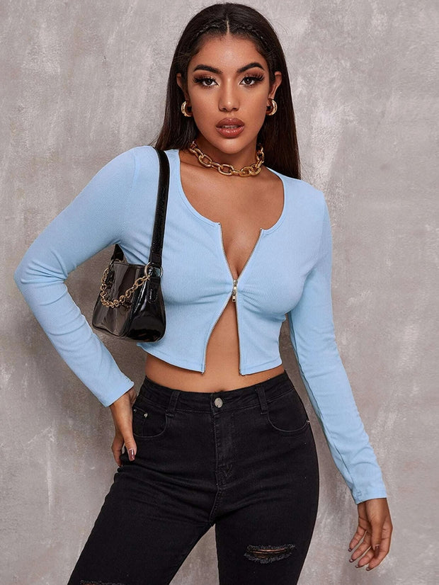 Women’s ribbed front-zip crop top in blue, trendy and fitted.