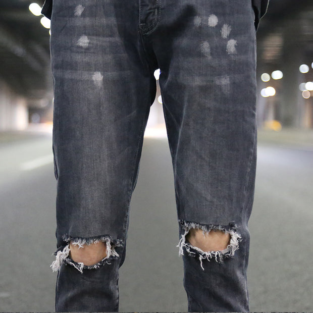 Men’s distressed skinny jeans in grey, perfect for street style.