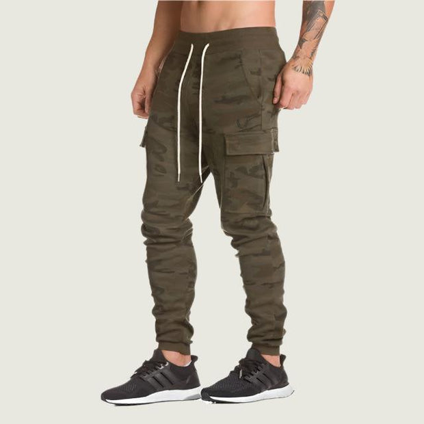 Men’s camo cargo jogger pants in green, casual and rugged style.