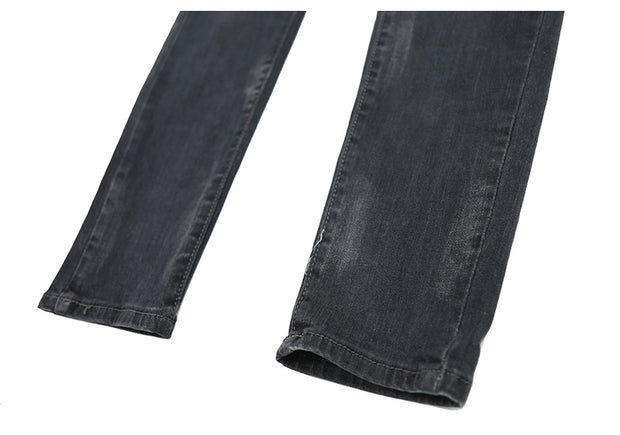 Men’s distressed skinny jeans in grey, perfect for street style.